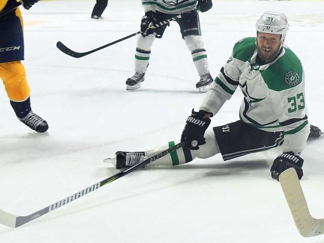 Stars' Hitchcock: Methot will be 'out a while' due to hand injury