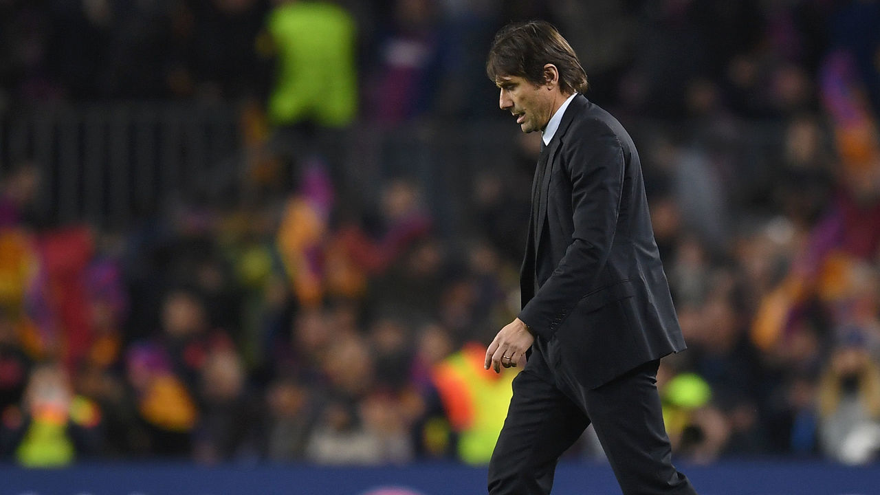 BARCELONA, SPAIN - MARCH 14: Antonio Conte, Manager of Chelsea looks dejected after the UEFA Champions League Round of 16 Second Leg match FC Barcelona and Chelsea FC at Camp Nou on March 14, 2018 in Barcelona, Spain.