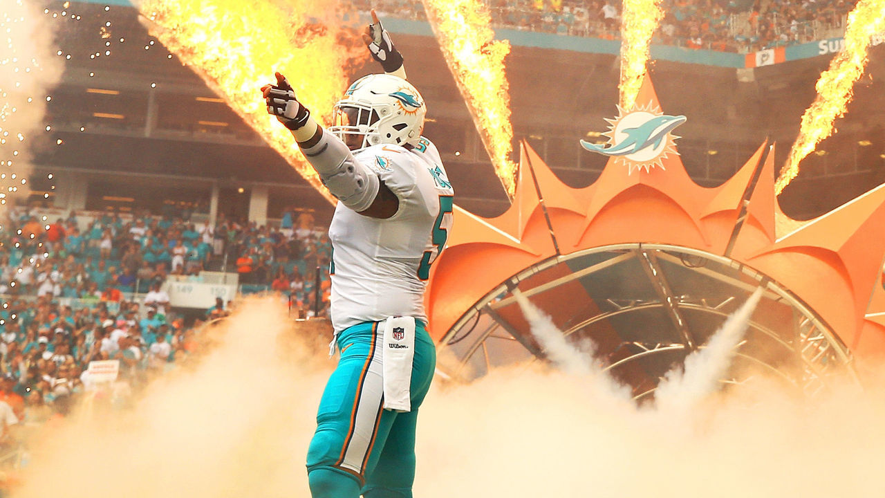 MIAMI GARDENS, FL - OCTOBER 22: Mike Pouncey #51 of the Miami Dolphins takes the field during a game against the New York Jets at Hard Rock Stadium on October 22, 2017 in Miami Gardens, Florida.