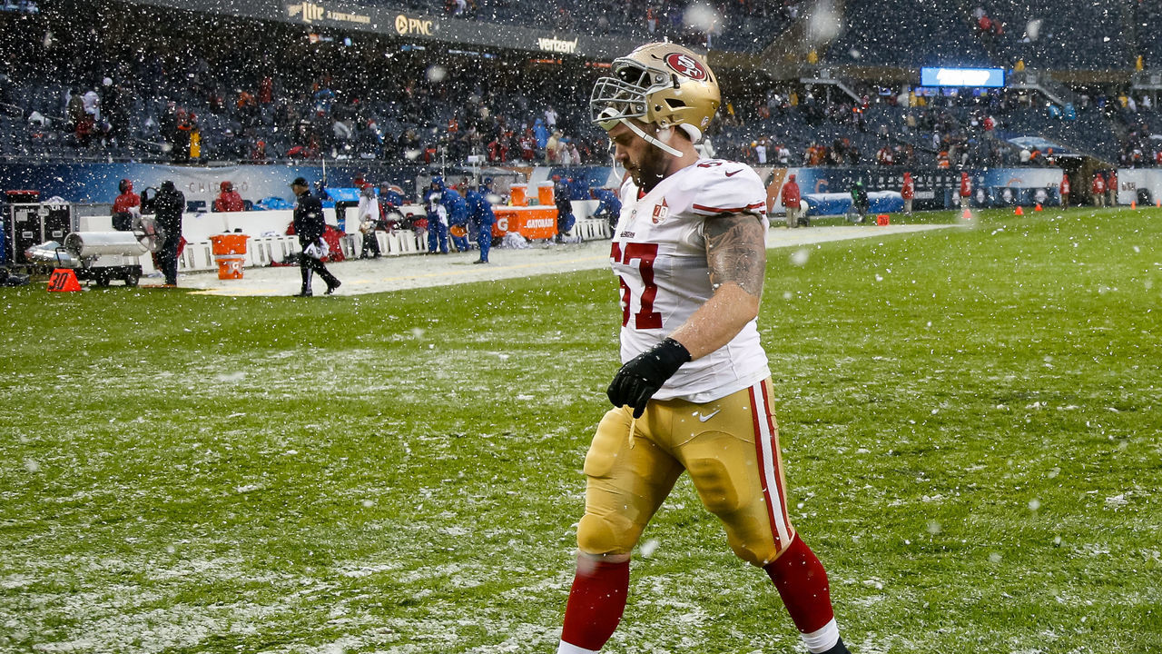 CHICAGO, IL - DECEMBER 04: Daniel Kilgore #67 of the San Francisco 49ers walks toward the locker room at the conclusion of the game against the Chicago Bears at Soldier Field on December 4, 2016 in Chicago, Illinois. The Chicago Bears defeat the San Francisco 49ers 26-6.