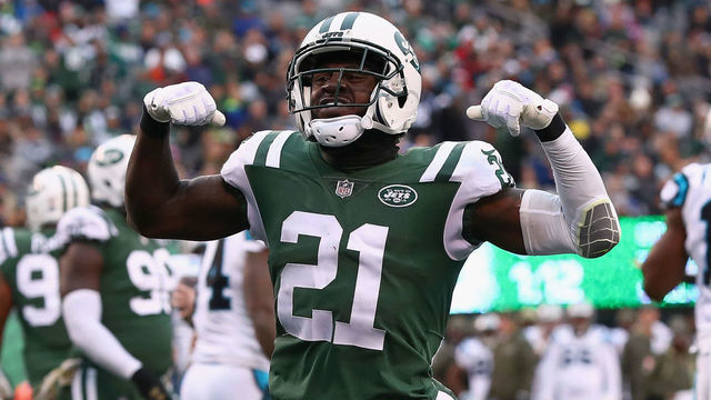 EAST RUTHERFORD, NJ - NOVEMBER 26: Cornerback Morris Claiborne #21 of the New York Jets reacts during the second half of the game at MetLife Stadium on November 26, 2017 in East Rutherford, New Jersey. The Carolina Panthers won 35-27.