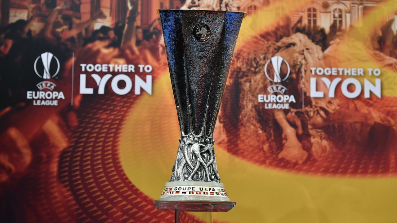 A picture taken on March 16, 2018 shows the UEFA Europa League football cup during the draw for the quarter finals round of the UEFA Europa League football tournament at the UEFA headquarters in Nyon. / AFP PHOTO / Fabrice COFFRINI