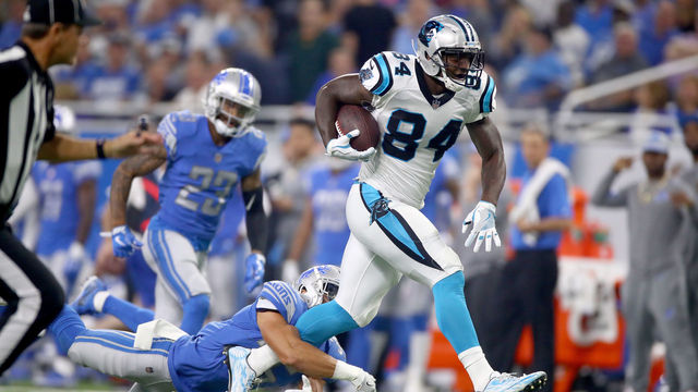 DETROIT, MI - OCTOBER 08: Tight end Ed Dickson #84 of the Carolina Panthers runs for yardage against strong safety Miles Killebrew #35 of the Detroit Lions during the first half at Ford Field on October 8, 2017 in Detroit, Michigan.