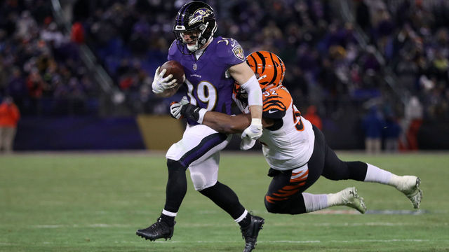 BALTIMORE, MD - DECEMBER 31: Running Back Danny Woodhead #39 of the Baltimore Ravens carries the ball in the fourth quarter against the Cincinnati Bengals at M&T Bank Stadium on December 31, 2017 in Baltimore, Maryland.