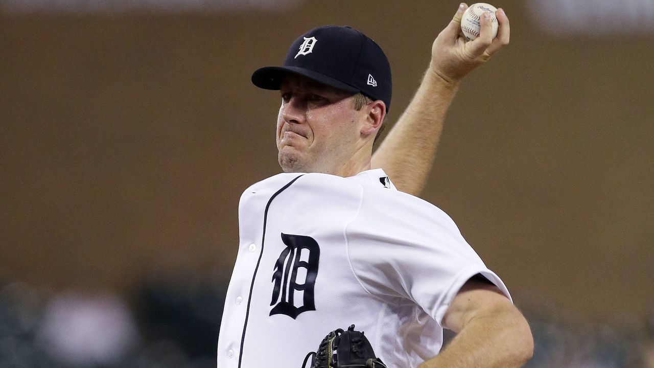 DETROIT, MI - SEPTEMBER 21: Jordan Zimmermann #27 of the Detroit Tigers pitches against the Minnesota Twins during the third inning at Comerica Park on September 21, 2017 in Detroit, Michigan.
