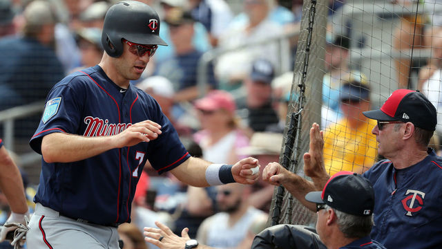 Report: Twins expected to re-sign Mauer to short-term deal next winter