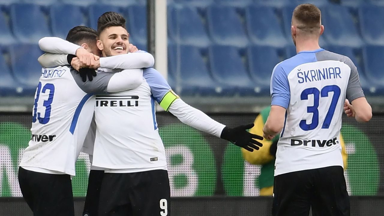 Inter Milan's forward Mauro Emanuel Icardi from Argentina (C) celebrates after scoring during the Italian Serie A football match Sampdoria Vs Inter Milan on March 18, 2018 at the 'Luigi Ferraris' stadium in Genoa. / AFP PHOTO / MARCO BERTORELLO