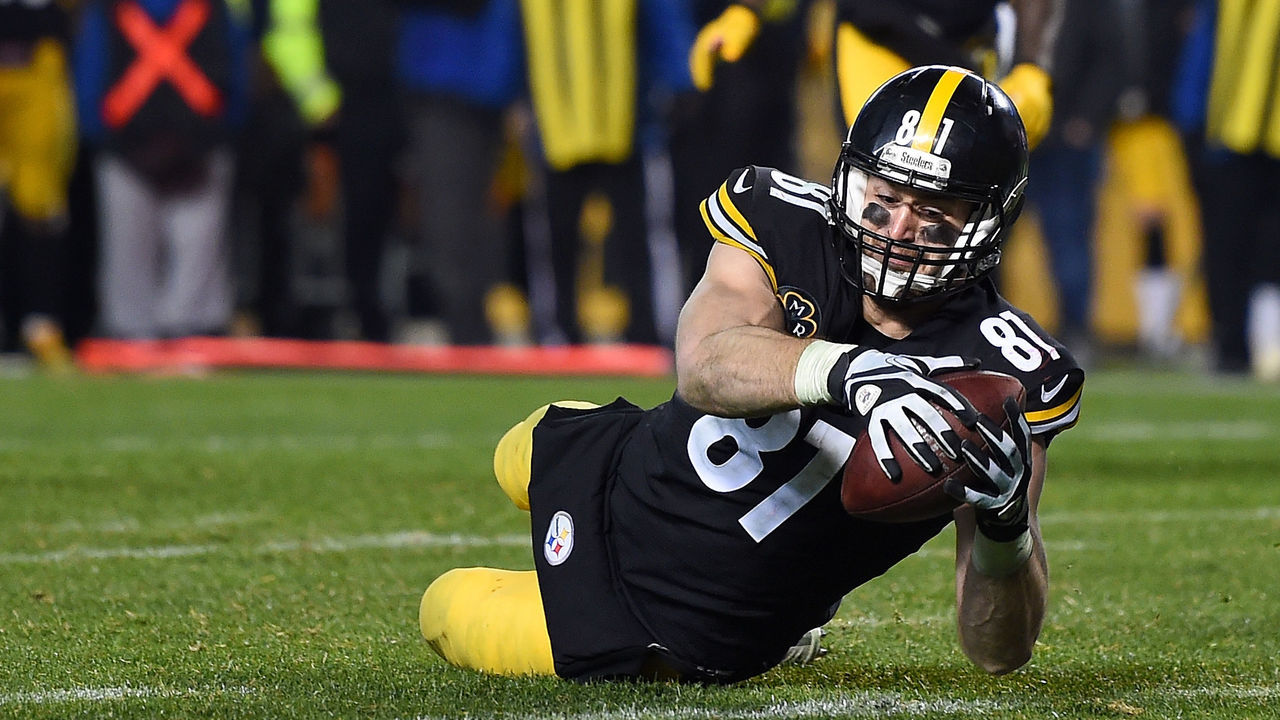 PITTSBURGH, PA - DECEMBER 17: Jesse James #81 of the Pittsburgh Steelers dives for the end zone for an apparent touchdown in the fourth quarter during the game against the New England Patriots at Heinz Field on December 17, 2017 in Pittsburgh, Pennsylvania. After official review, it was ruled an incomplete pass