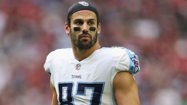 GLENDALE, AZ - DECEMBER 10: Wide receiver Eric Decker #87 of the Tennessee Titans on the field during the NFL game against the Arizona Cardinals at the University of Phoenix Stadium on December 10, 2017 in Glendale, Arizona. The Cardinals defeated the Titans 12-7.