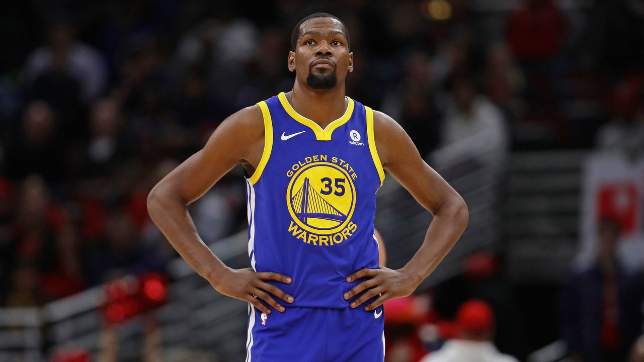 CHICAGO, IL - JANUARY 17: Kevin Durant #35 of the Golden State Warriors walks up the court against the Chicago Bulls at the United Center on January 17, 2018 in Chicago, Illinois. The Warriors defeated the Bulls 119-112.