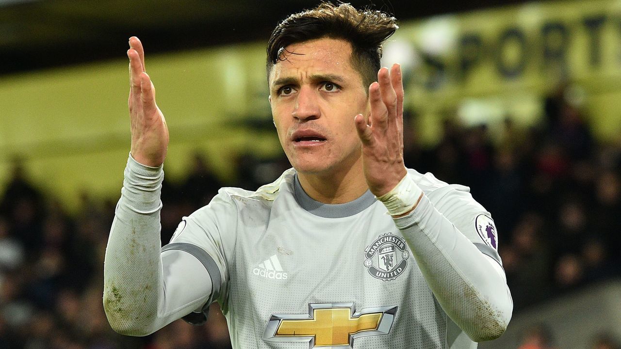 Manchester United's Chilean striker Alexis Sanchez gestures to the linesma after a challange from Crystal Palace's English defender James Tomkins (unseen) during the English Premier League football match between Crystal Palace and Manchester United at Selhurst Park in south London on March 5, 2018. / AFP PHOTO / Glyn KIRK /