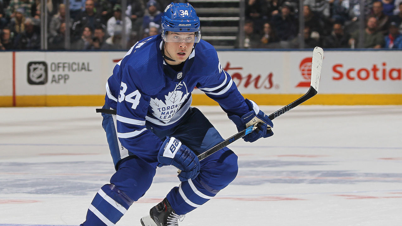 TORONTON, ON - JANUARY 6: Auston Matthews #34 of the Toronto Maple Leafs skates on the attack against the Vancouver Canucks during an NHL game at the Air Canada Centre on January 6, 2018 in Toronto, Ontario, Canada.