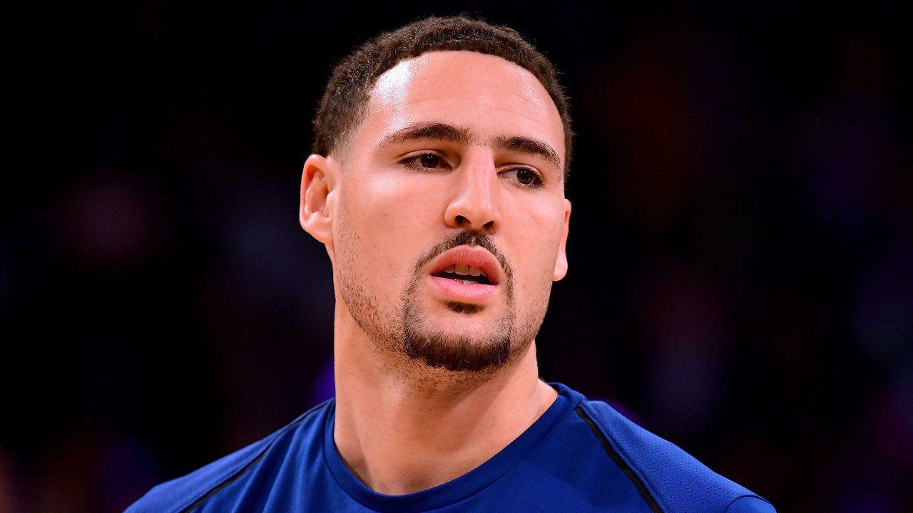 LOS ANGELES, CA - NOVEMBER 29: Klay Thompson #11 of the Golden State Warriors warms up before the game against the Los Angeles Lakers at Staples Center on November 29, 2017 in Los Angeles, California.
