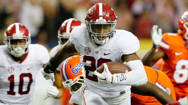 ATLANTA, GA - DECEMBER 03: Shaun Dion Hamilton #20 of the Alabama Crimson Tide returns an interception in the first quarter against the Florida Gators during the SEC Championship game at the Georgia Dome on December 3, 2016 in Atlanta, Georgia.