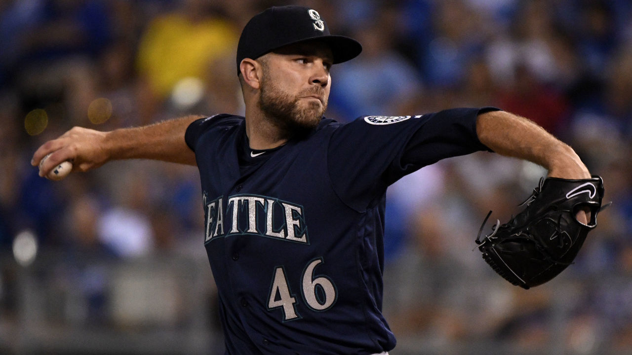 KANSAS CITY, MO - AUGUST 4: David Phelps #46 of the Seattle Mariners throws in the seventh inning against the Kansas City Royals at Kauffman Stadium on August 4, 2017 in Kansas City, Missouri.