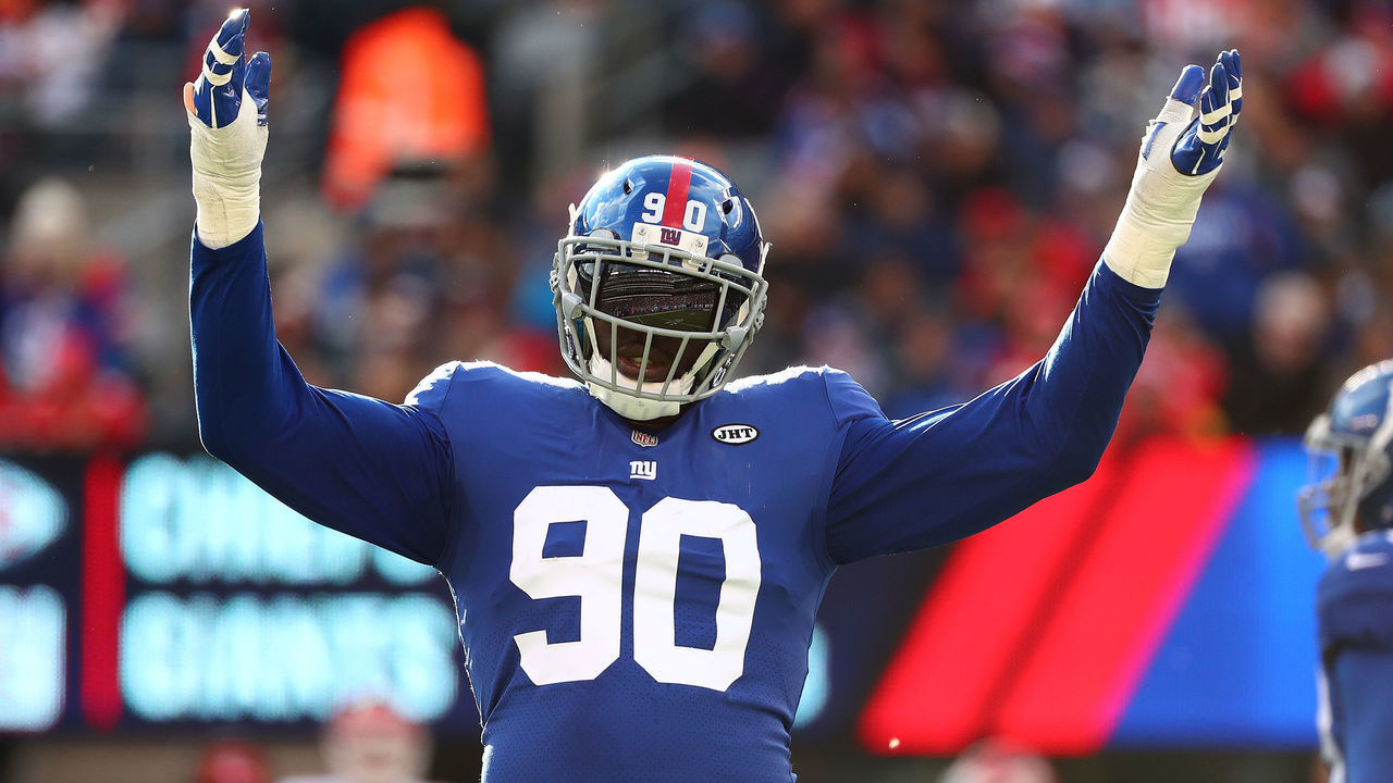 EAST RUTHERFORD, NJ - NOVEMBER 19: Jason Pierre-Paul #90 of the New York Giants in action against the Kansas City Chiefs during their game at MetLife Stadium on November 19, 2017 in East Rutherford, New Jersey.