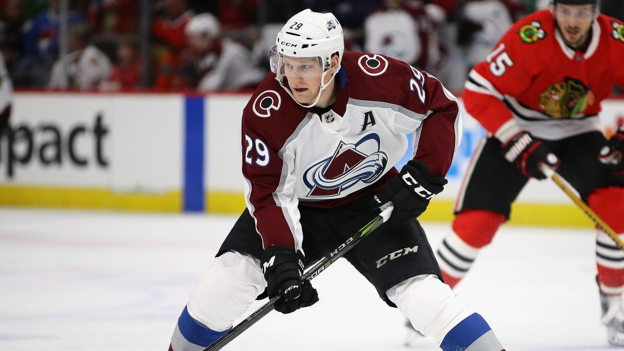 CHICAGO, IL - MARCH 06: Nathan MacKinnon #29 of the Colorado Avalanche advances the puck against the Chicago Blackhawks at the United Center on March 6, 2018 in Chicago, Illinois.
