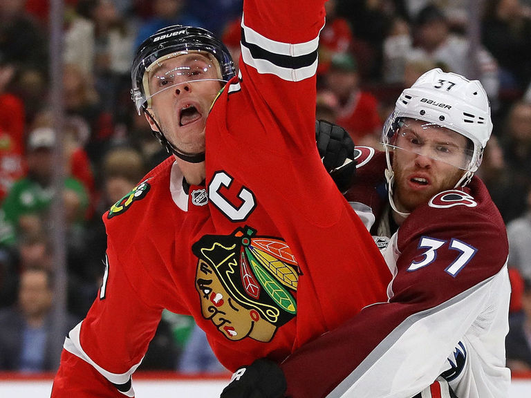 Toews to miss at least 2 games with upper-body injury | theScore.com