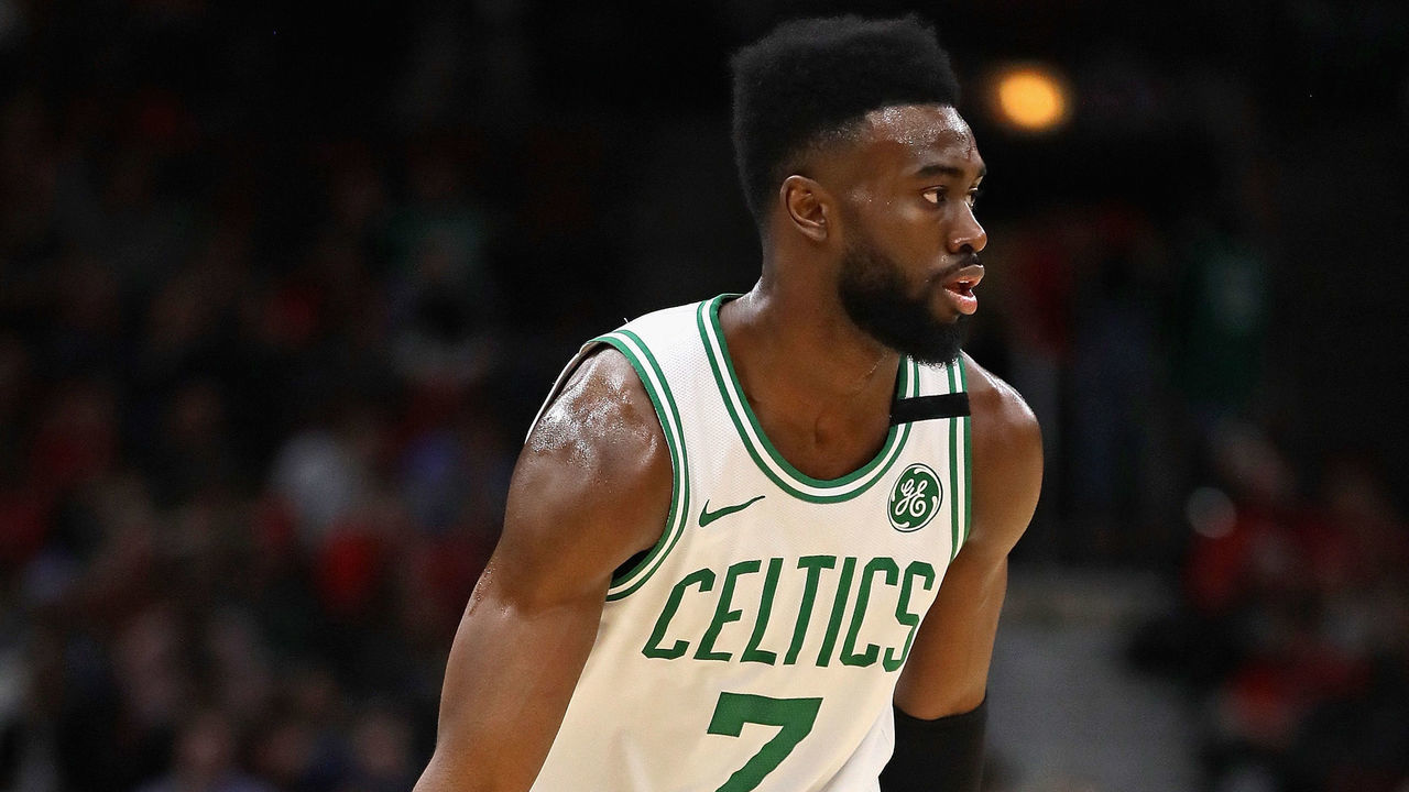 CHICAGO, IL - MARCH 05: Jaylen Brown #7 of the Boston Celtics moves against the Chicago Bulls at the United Center on March 5, 2018 in Chicago, Illinois. The Celtics defeated the Bulls 105-89.