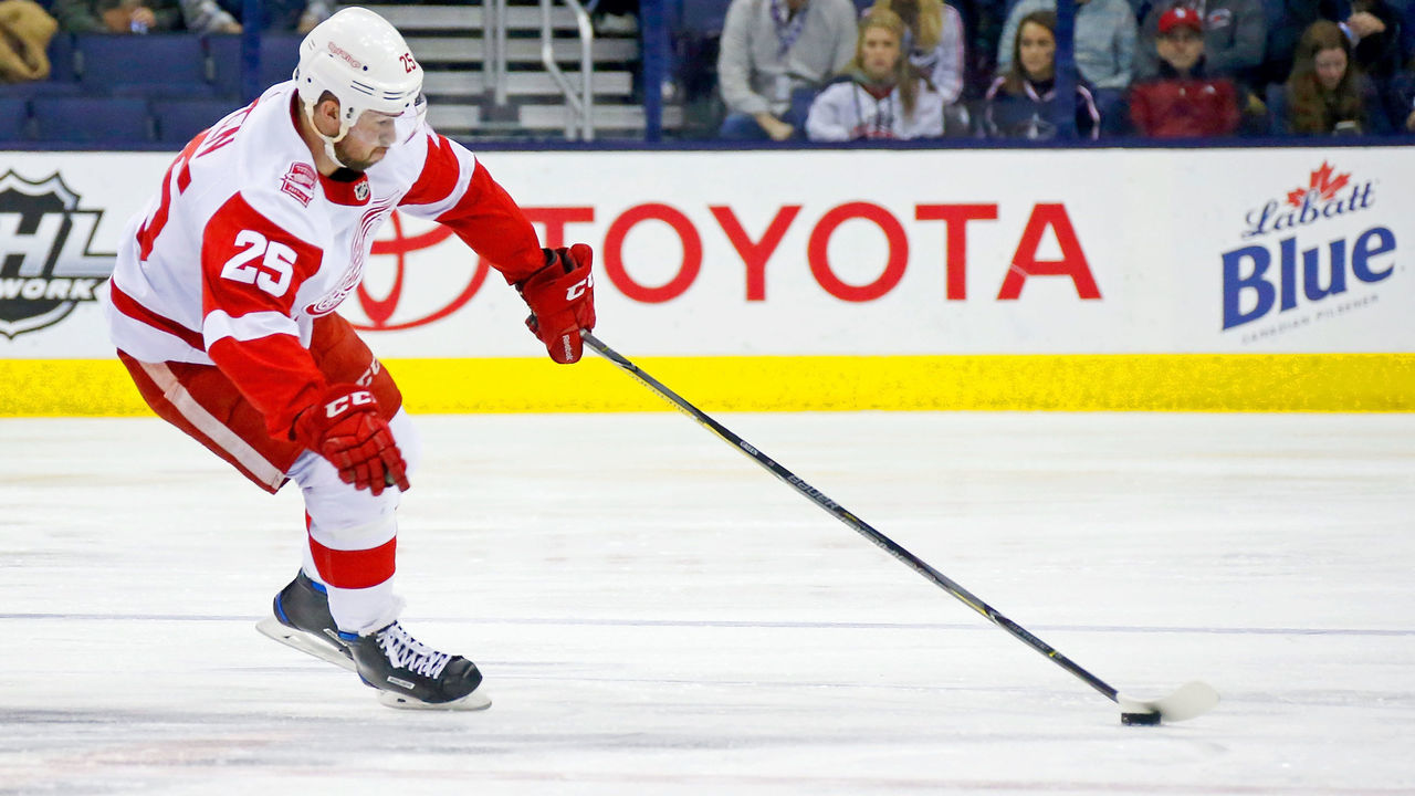 COLUMBUS, OH - MARCH 9: Mike Green #25 of the Detroit Red Wings controls the puck during the game against the Columbus Blue Jackets on March 9, 2018 at Nationwide Arena in Columbus, Ohio.