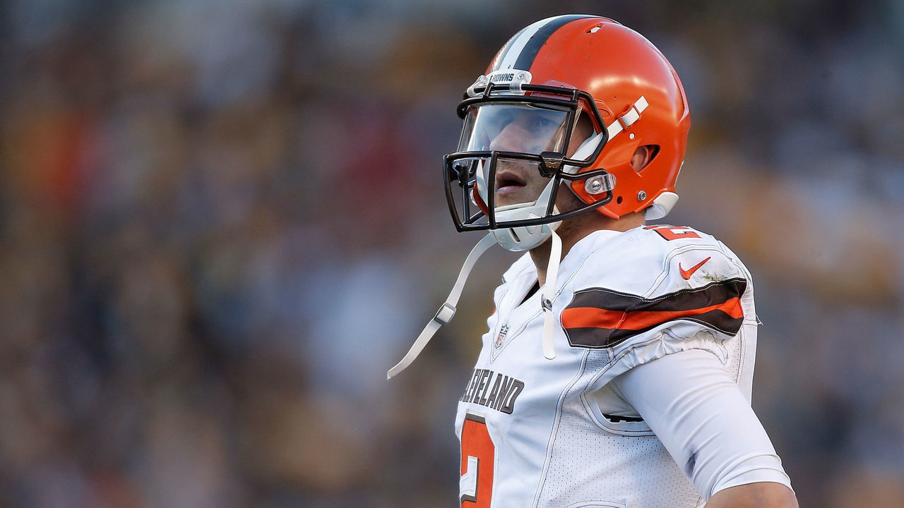 PITTSBURGH, PA - NOVEMBER 15: Johnny Manziel #2 of the Cleveland Browns during the 2nd half of the game against the Pittsburgh Steelers at Heinz Field on November 15, 2015 in Pittsburgh, Pennsylvania.