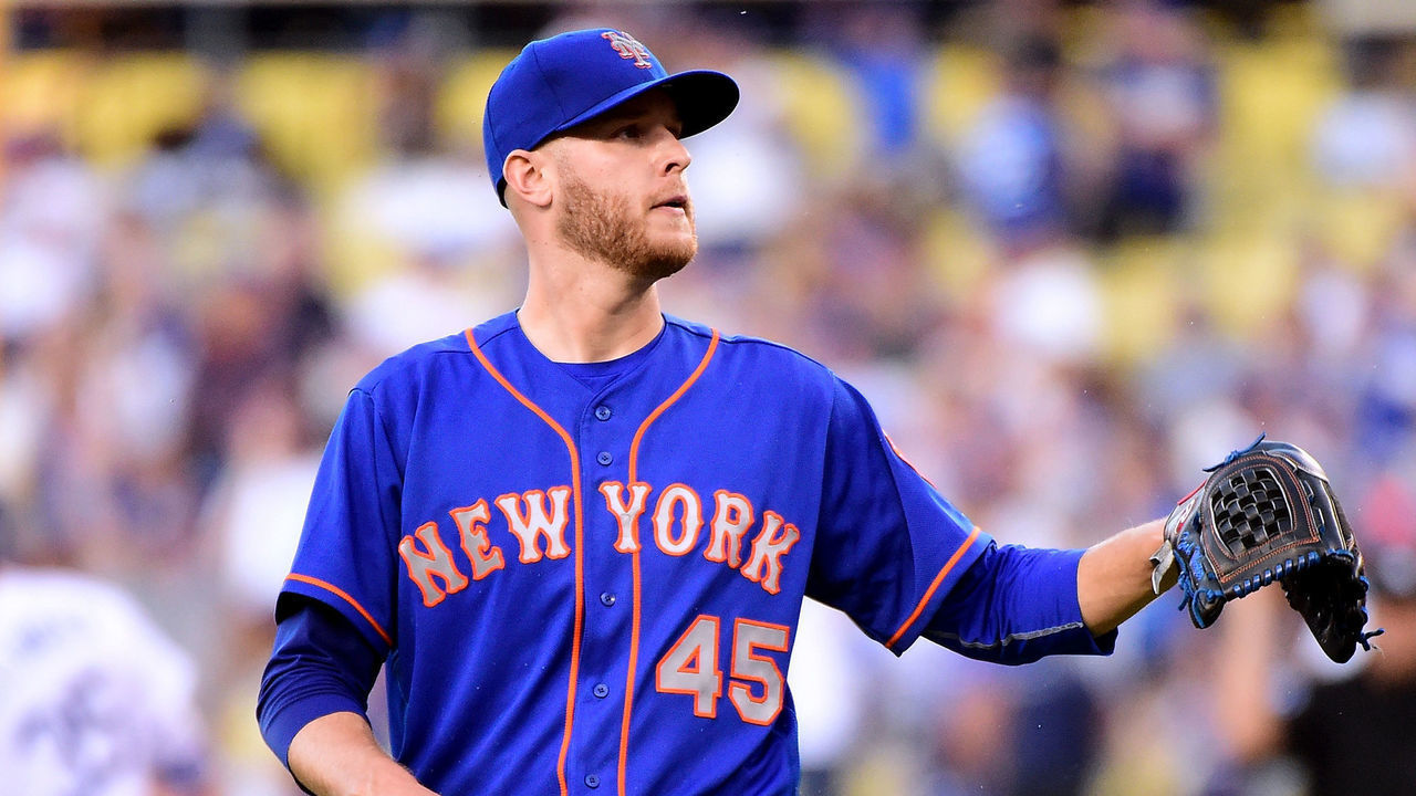 LOS ANGELES, CA - JUNE 19: Zack Wheeler #45 of the New York Mets reacts to a three run homerun from Cody Bellinger #35 of the Los Angeles Dodgers to trail 4-0 during the first inning at Dodger Stadium on June 19, 2017 in Los Angeles, California.