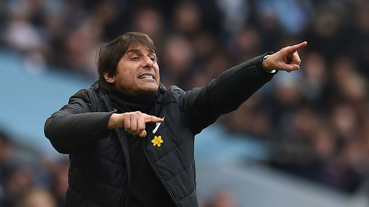 Chelsea's Italian head coach Antonio Conte gestures during the English Premier League football match between Manchester City and Chelsea at the Etihad Stadium in Manchester, north west England on March 4, 2018. / AFP PHOTO / Oli SCARFF /