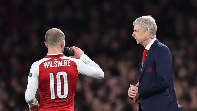 Arsenal's French manager Arsene Wenger (R) talks to Arsenal's English midfielder Jack Wilshere during the UEFA Europa League round of 16 second-leg football match between Arsenal and AC Milan at the Emirates Stadium in London on March 15, 2018. / AFP PHOTO / Ben STANSALL