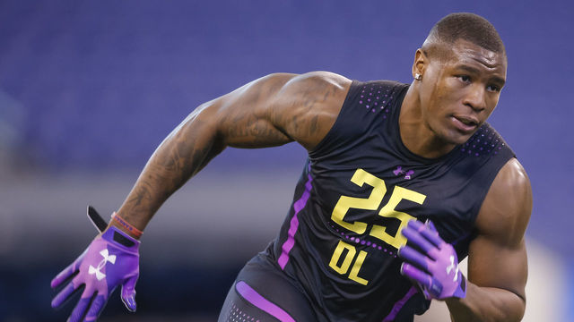 INDIANAPOLIS, IN - MARCH 04: Kansas defensive lineman Dorance Armstrong (DL25) runs a drill during the NFL Scouting Combine at Lucas Oil Stadium on March 4, 2018 in Indianapolis, Indiana.