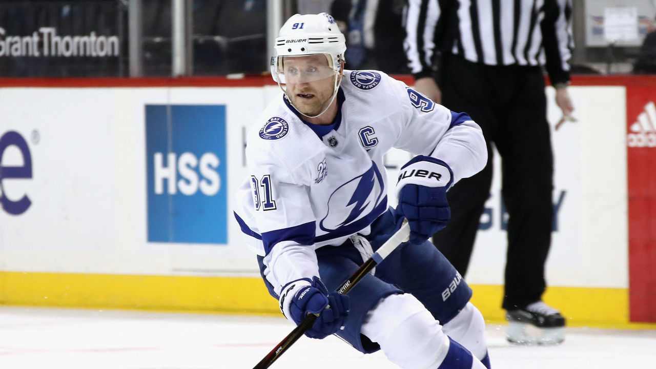 NEW YORK, NY - MARCH 22: Steven Stamkos #91 of the Tampa Bay Lightning skates against the New York Islanders at the Barclays Center on March 22, 2018 in the Brooklyn borough of New York City. The Lightning defeated the Islanders 7-6.