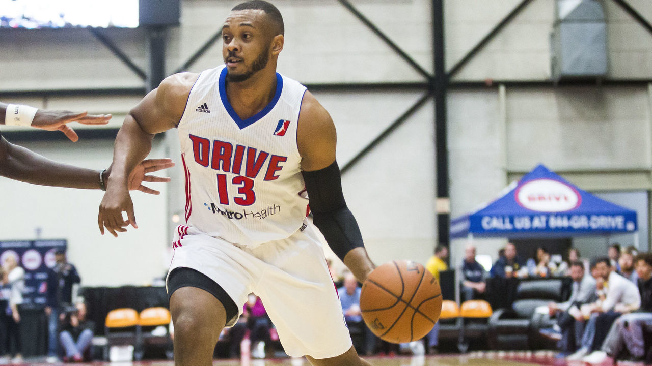 GRAND RAPIDS, MI - NOVEMBER 25: Zeke Upshaw #13 of the Grand Rapids Drive drives to the basket during a game against the Austin Spurs at The DeltaPlex Arena on November 25, 2016 in Walker, Michigan. NOTE TO USER: User expressly acknowledges and agrees that, by downloading and/or using this Photograph, user is consenting to the terms and conditions of the Getty Images License Agreement. Mandatory Copyright Notice: Copyright 2016 NBAE
