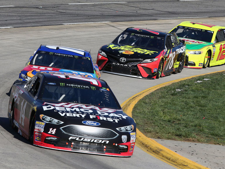 Clint Bowyer wins STP 500 at Martinsville Speedway | theScore.com