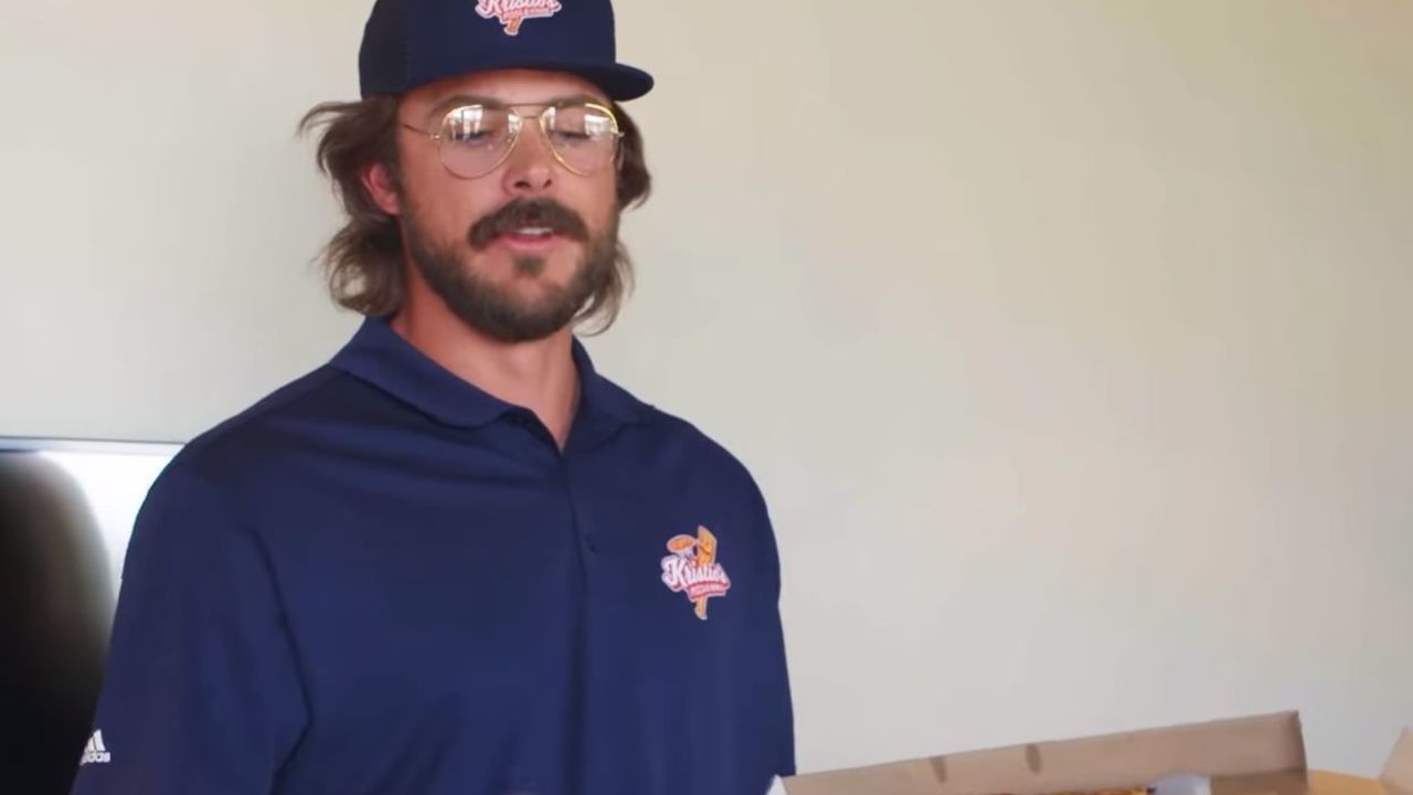 Watch: Greg Maddux pranks Chicago Cubs' Kris Bryant 