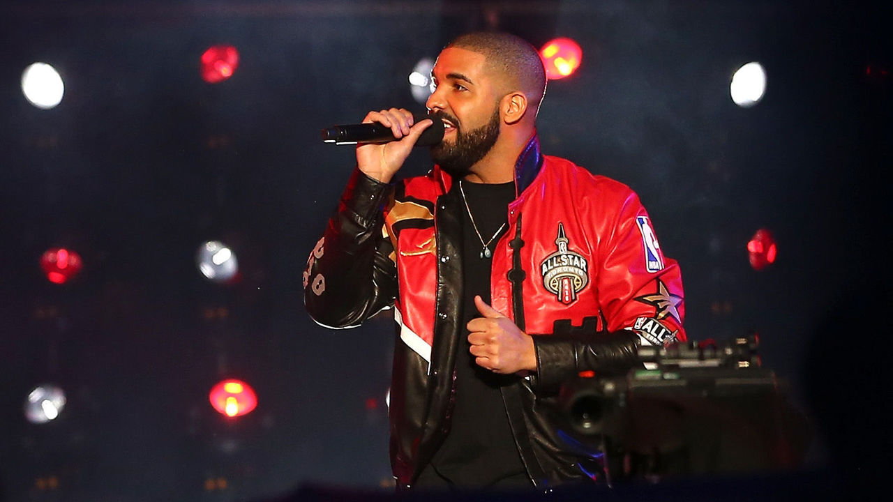 Drake Fan Page on X: Drake spotted out in a custom Chrome Hearts Kobe  Bryant Lakers jersey  / X