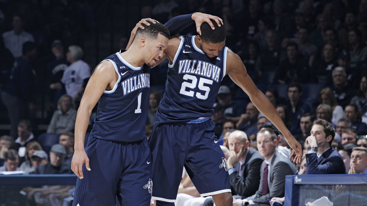 CINCINNATI, OH - FEBRUARY 17: Jalen Brunson #1 and Mikal Bridges #25 of the Villanova Wildcats celebrate in the closing seconds of a game against the Xavier Musketeers at Cintas Center on February 17, 2018 in Cincinnati, Ohio. Villanova won 95-79.