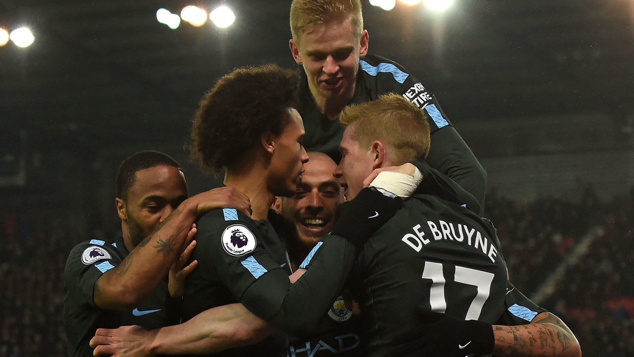 Manchester City's Spanish midfielder David Silva (C) celebrates with teammates after scoring his second goal of the English Premier League football match between Stoke City and Manchester City at the Bet365 Stadium in Stoke-on-Trent, central England on March 12, 2018. / AFP PHOTO / PAUL ELLIS /