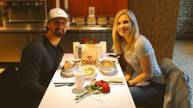 Kinkaid follows through on Twitter promise of date with country singer