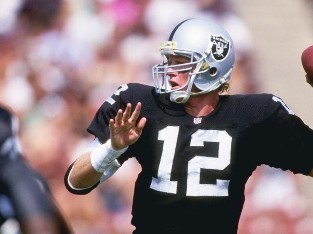 20 Sep 1992: Quarterback Todd Marinovich of the Los Angeles Raiders passes the ball during a game against the Cleveland Browns at the Los Angeles Memorial Coliseum in Los Angeles, California. The Browns won the game, 28-16. Mandatory Credit: Mike Powell