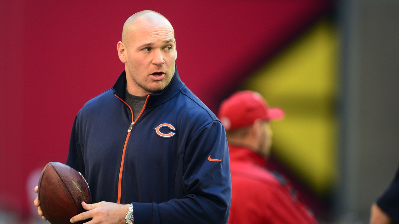 Urlacher leaves Bears following mom's death