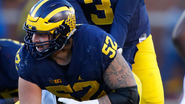 ANN ARBOR, MI - OCTOBER 22: Wilton Speight #3 of the Michigan Wolverines waits for the snap from Mason Cole #52 while playing the Illinois Fighting Illini on October 22, 2016 at Michigan Stadium in Ann Arbor, Michigan. Michigan won the game 41-8.