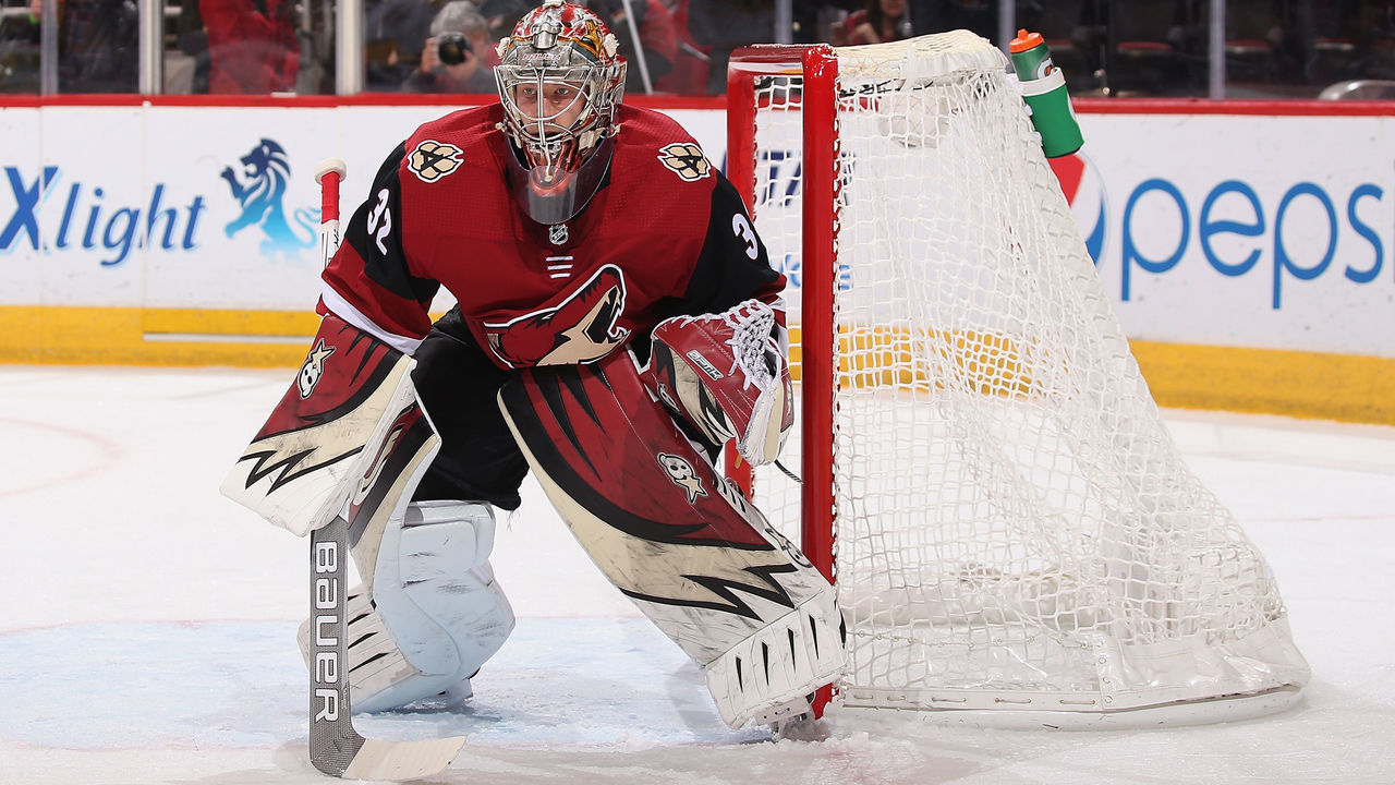 GLENDALE, AZ - JANUARY 04: Goatlender Antti Raanta #32 of the Arizona Coyotes in action during the NHL game against the Nashville Predators at Gila River Arena on January 4, 2018 in Glendale, Arizona. The Coyotes defeated the Predators 3-2 in overtime.