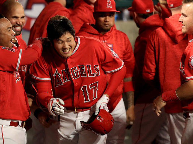 getty-didi-gregorius-phillies-dugout-celebration