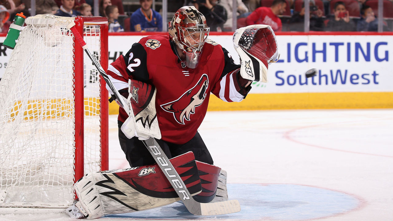 GLENDALE, AZ - MARCH 31: Goaltender Antti Raanta #32 of the Arizona Coyotes makes a glvoe save on the shot from the St. Louis Blues during the second period of the NHL game at Gila River Arena on March 31, 2018 in Glendale, Arizona.