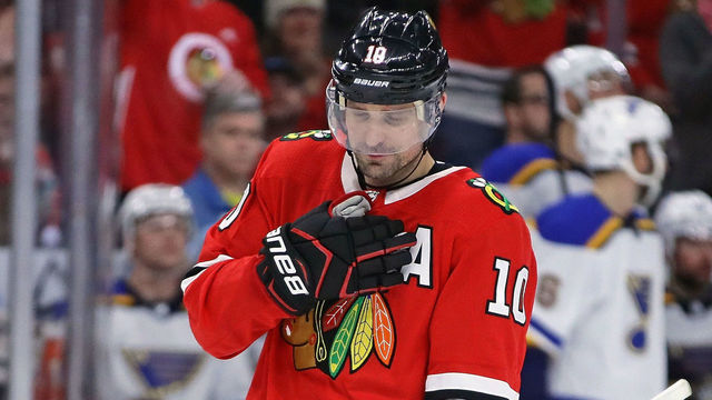 CHICAGO, IL - APRIL 06: Patrick Sharp #10 of the Chicago Blackhawks touches his chest as fans cheer for him near the end of the game against the St. Louis Blues at the United Center on April 6, 2018 in Chicago, Illinois. The Blues defeated the Blackhawks 4-1.