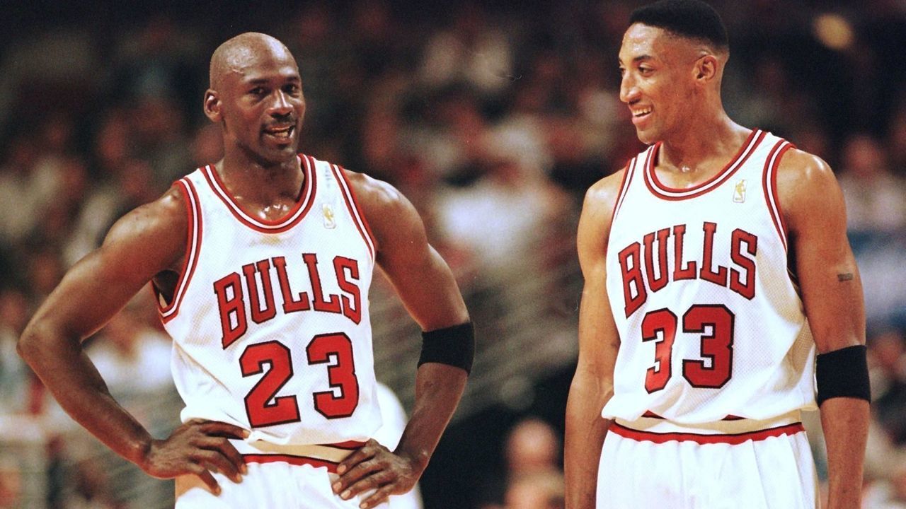 CHICAGO, UNITED STATES: Michael Jordan (L) and Scottie Pippen (R) of the Chicago Bulls talk during the final minutes of their game 22 May in the NBA Eastern Conference finals aainst the Miami Heat at the United Center in Chicago, Illinois. The Bulls won the game 75-68 to lead the series 2-0. AFP PHOTO/VINCENT LAFORET