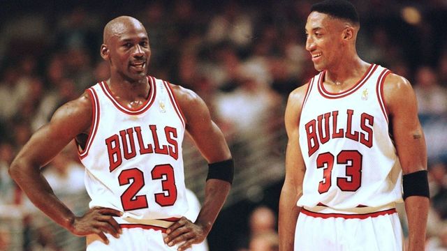 CHICAGO, UNITED STATES: Michael Jordan (L) and Scottie Pippen (R) of the Chicago Bulls talk during the final minutes of their game 22 May in the NBA Eastern Conference finals aainst the Miami Heat at the United Center in Chicago, Illinois. The Bulls won the game 75-68 to lead the series 2-0. AFP PHOTO/VINCENT LAFORET