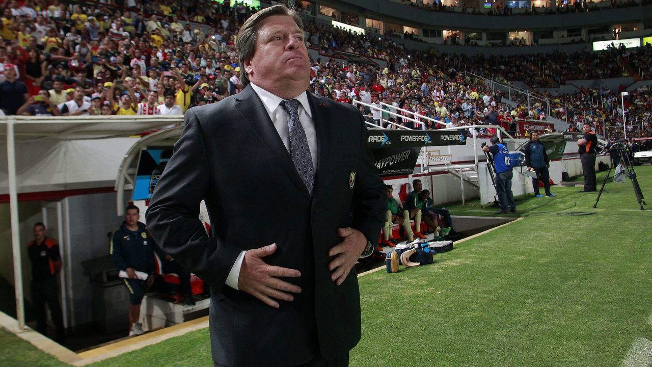 AGUASCALIENTES, MEXICO - APRIL 07: Miguel Herrera, coach of America looks on prior the 14th round match between Necaxa and America as part of the Torneo Clausura 2018 Liga MX at Victoria Stadium on April 7, 2018 in Aguascalientes, Mexico.