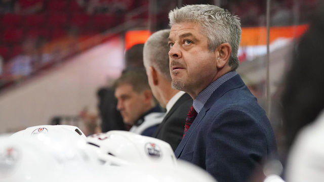 Oilers' McLellan, Flames' Gulutzan meet families of Humboldt hockey team