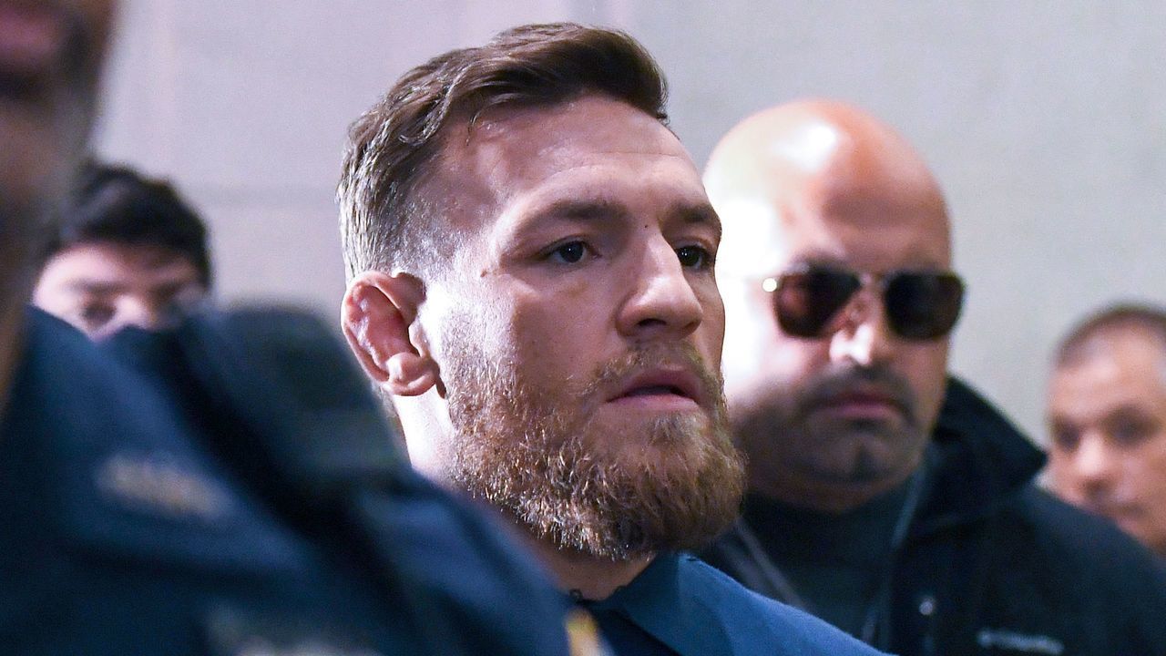 Irish Mixed Martial Arts fighter Conor McGregor leaves the Kings County (Brooklyn) Criminal Court on April 6, 2018 in New York. Irish Mixed Martial Arts fighter Conor McGregor was charged with assault and criminal mischief by New York police on April 6, 2018 and was due to appear in court. The 29-year-old superstar reportedly surrendered at a Brooklyn police station late Thursday after allegedly attacking a shuttle bus loaded with fellow mixed martial arts fighters attending a New York media event at the Barclays Center stadium.Video footage showed McGregor hurling a dolly through a side window of the bus as it moved slowly in a parking lot at the stadium in Brooklyn. / AFP PHOTO / ANGELA WEISS