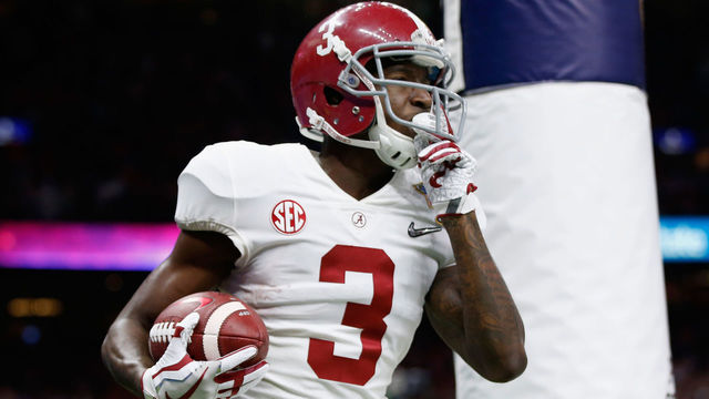 NEW ORLEANS, LA - JANUARY 01: Calvin Ridley #3 of the Alabama Crimson Tide celebrates a reception for a touchdown in the first quarter of the AllState Sugar Bowl against the Clemson Tigers at the Mercedes-Benz Superdome on January 1, 2018 in New Orleans, Louisiana.